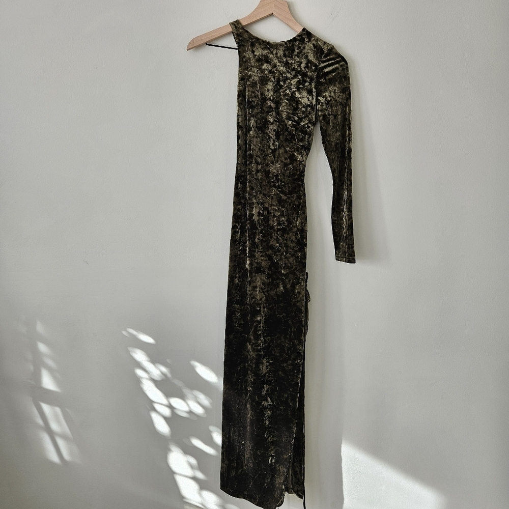 Camila Coelho Olive Green Crushed Velvet One Sleeve Maxi Dress NWT - Picture 3 of 13